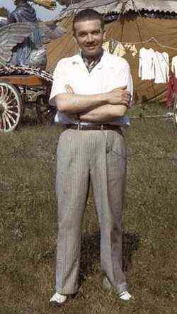 Ringmaster Harry Thomas