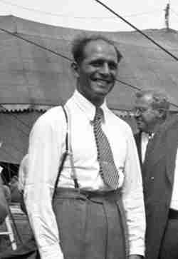 Hugo Zacchini cannon act